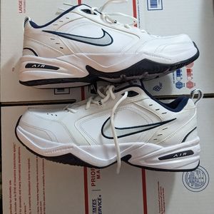 Nike Air Monarch IVMen's Training Shoes